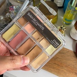 SIAN RICHARDS 4K LONGWEAR CREAM PALETTE
